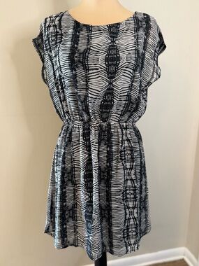 Nine Bird black & white mini dress abstract stripes cap sleeves SZ LG